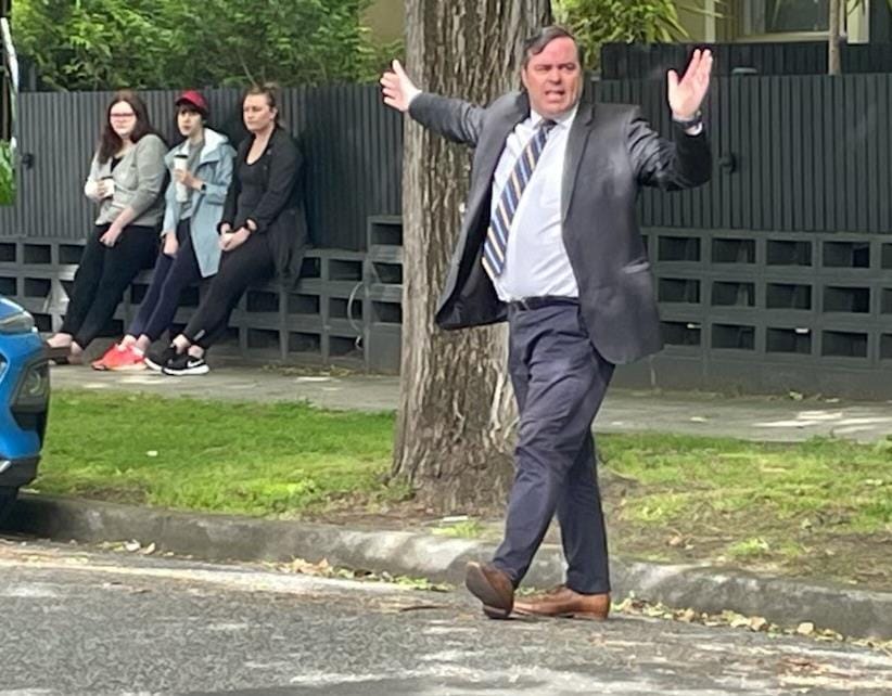 Auction clearance rate remains stable as gap between house prices and wages growth widens 56 Mw 22.11.21 1