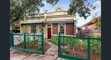 Unrenovated one bedroom apartment in East Melbourne sells for $942,000 3 Image32.084121
